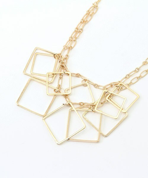 INTERPLANET WINGS(インタープラネットウィング)の「四角モチーフネックレス(ネックレス・レディース・ゴールド・フリー)」の2枚目の写真