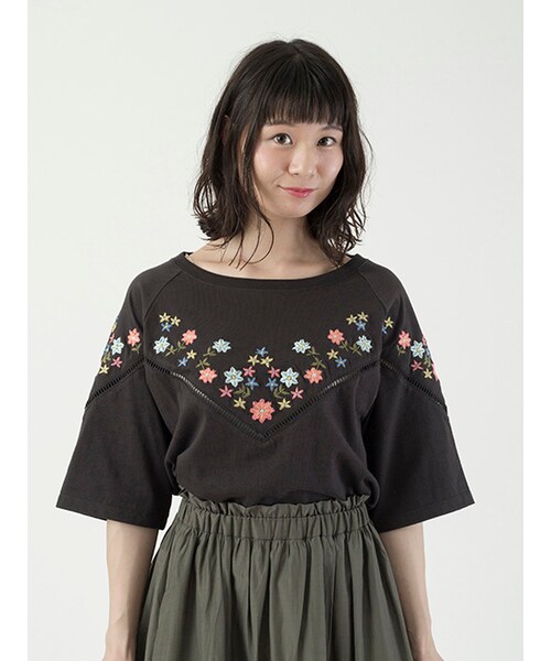 w closet(ダブルクローゼット)の「刺繍入りレース付きプルオーバー(トップス・レディース・オフホワイト/ラベンダー/スミクロ・FREE)」の4枚目の写真