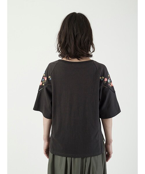 w closet(ダブルクローゼット)の「刺繍入りレース付きプルオーバー(トップス・レディース・オフホワイト/ラベンダー/スミクロ・FREE)」の6枚目の写真