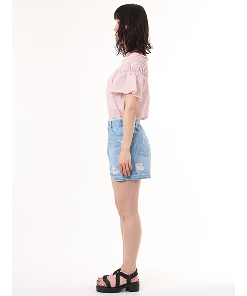 w closet(ダブルクローゼット)の「ダメージデニムショートパンツ(パンツ・レディース・サックス/ブルー・FREE)」の4枚目の写真