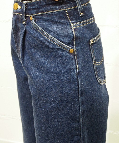 Lee（リー）の「【Lee】WIDE TUCK PANTS（デニムパンツ・レディース・ライトブルー/サックスブルー・SMALL/MEDIUM）」の8枚目の写真