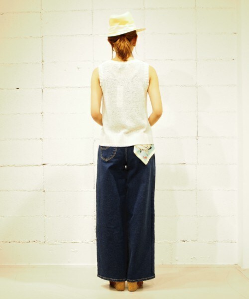 Lee（リー）の「【Lee】WIDE TUCK PANTS（デニムパンツ・レディース・ライトブルー/サックスブルー・SMALL/MEDIUM）」の6枚目の写真
