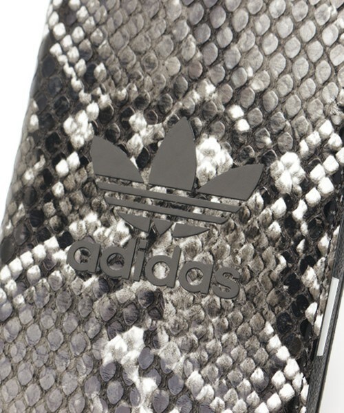 adidas(アディダス)の「アディダス オリジナルス アイフォンケース スネークスキン adidas Booklet Case iPhone 6/6S Snake(スマホケース/カバー・メンズ・ブラック・ONE SIZE)」の4枚目の写真