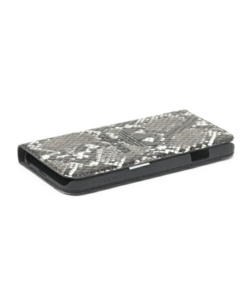 adidas(アディダス)の「アディダス オリジナルス アイフォンケース スネークスキン adidas Booklet Case iPhone 6/6S Snake(スマホケース/カバー・メンズ・ブラック・ONE SIZE)」の3枚目の写真