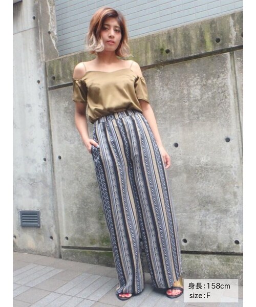 EVRIS（エヴリス）の「サテンオフショルTOPS（トップス・レディース・ホワイト/ブラック/ブルー/カーキ・F）」の9枚目の写真