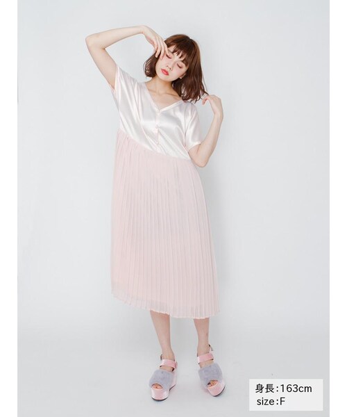 merry jenny（メリージェニー）の「プリーツずるワンピース（ワンピース/ドレス・レディース・ブラック/ピンク/ブルー・F）」の4枚目の写真