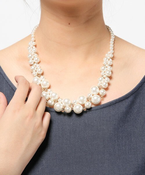 matelasse durer（マトラッセ デュレ）の「ショートデコラパールネックレス（ネックレス・レディース・オフホワイト・フリー）」の4枚目の写真