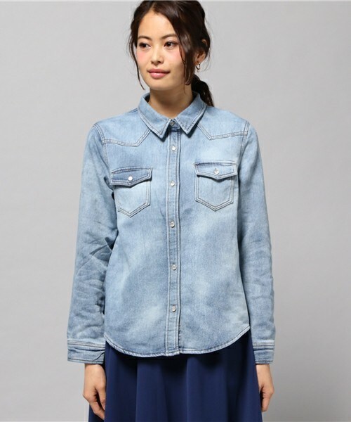 actuel（アクチュエル）の「二重織デニムシャツ（シャツ/ブラウス・レディース・ブルー・FREE）」の2枚目の写真