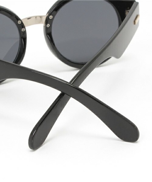 MINK PINK（ミンクピンク）の「【ＭＩＮＫ ＰＩＮＫ】SPIN OUT（サングラス・レディース・ブラック・フリー）」の7枚目の写真