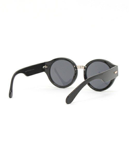 MINK PINK（ミンクピンク）の「【ＭＩＮＫ ＰＩＮＫ】SPIN OUT（サングラス・レディース・ブラック・フリー）」の4枚目の写真