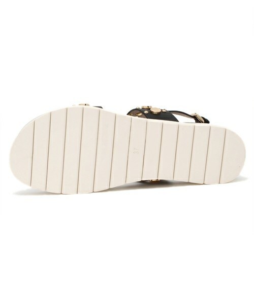 matelasse durer（マトラッセ デュレ）の「スタッズスポーティサンダル（サンダル・レディース・ホワイト/ブラック・23.0cm/23.5cm/24.0cm）」の4枚目の写真