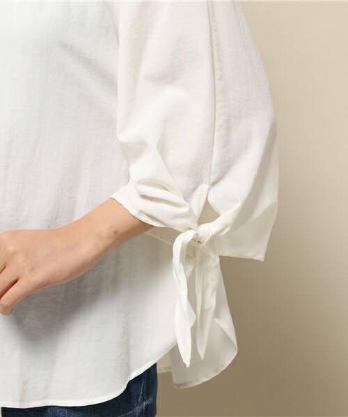 INTERPLANET（インタープラネット）の「フィブリルサテンスモック（シャツ/ブラウス・レディース・オフホワイト/モカ/ネイビー・FREE）」の8枚目の写真