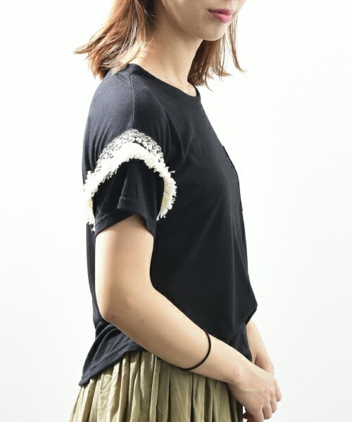 INTERPLANET WINGS(インタープラネットウィング)の「ビジューテープ袖Tシャツ(Tシャツ/カットソー・レディース・オフホワイト/ブラック/カーキ・FREE)」の5枚目の写真