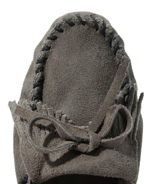 Minnetonka（ミネトンカ）の「【MINNETONKA】KILTY SUEDE MOC（モカシン/デッキシューズ・レディース・ブラック/グレー/ブラウン/ベージュ/ネイビー・22.5cm/23.5cm/24.5cm）」の9枚目の写真