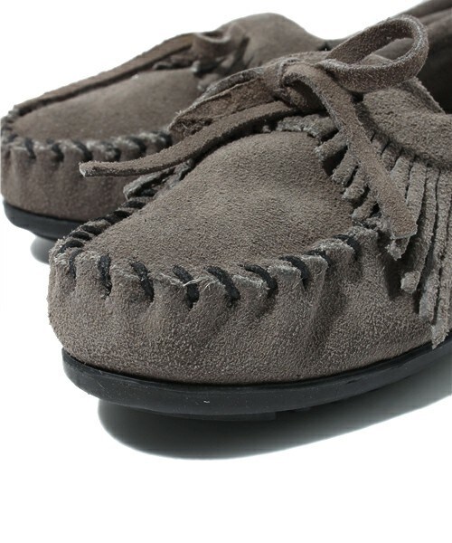 Minnetonka（ミネトンカ）の「【MINNETONKA】KILTY SUEDE MOC（モカシン/デッキシューズ・レディース・ブラック/グレー/ブラウン/ベージュ/ネイビー・22.5cm/23.5cm/24.5cm）」の10枚目の写真