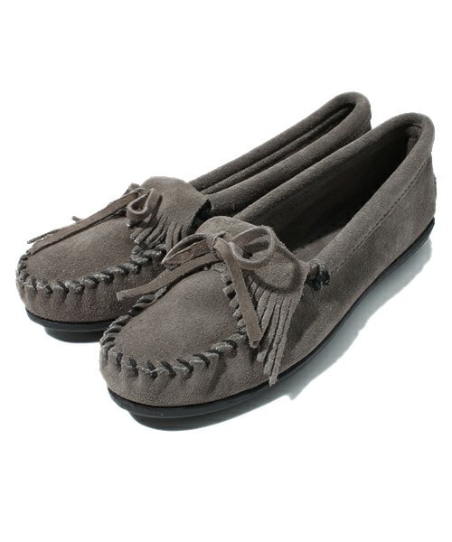 Minnetonka（ミネトンカ）の「【MINNETONKA】KILTY SUEDE MOC（モカシン/デッキシューズ・レディース・ブラック/グレー/ブラウン/ベージュ/ネイビー・22.5cm/23.5cm/24.5cm）」の2枚目の写真