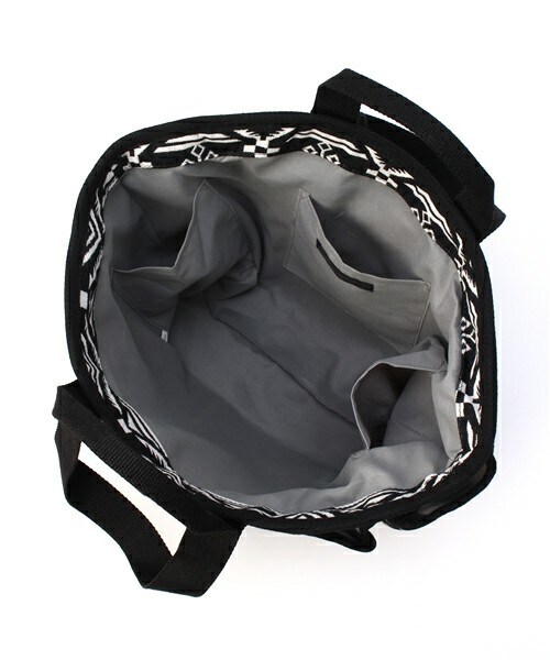 INTERPLANET WINGS(インタープラネットウィング)の「ガーデントート(トートバッグ・レディース・ブラック/サックスブルー・フリー)」の8枚目の写真