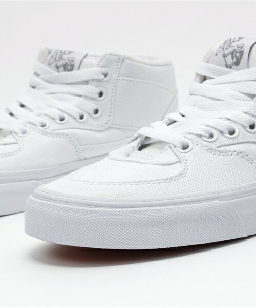 VANS(バンズ)の「レディース ヴァンズ ハーフキャブ VANS Half Cab VN000UC8IAP(スニーカー・レディース・ホワイト・24.5cm)」の6枚目の写真
