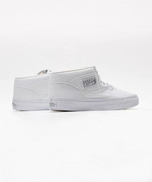 VANS(バンズ)の「レディース ヴァンズ ハーフキャブ VANS Half Cab VN000UC8IAP(スニーカー・レディース・ホワイト・24.5cm)」の4枚目の写真