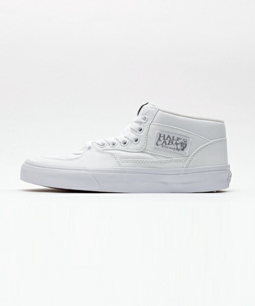 VANS(バンズ)の「レディース ヴァンズ ハーフキャブ VANS Half Cab VN000UC8IAP(スニーカー・レディース・ホワイト・24.5cm)」の2枚目の写真