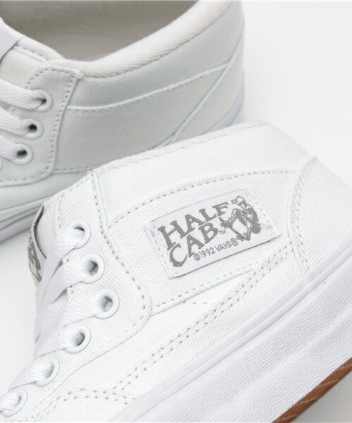 VANS(バンズ)の「レディース ヴァンズ ハーフキャブ VANS Half Cab VN000UC8IAP(スニーカー・レディース・ホワイト・24.5cm)」の7枚目の写真