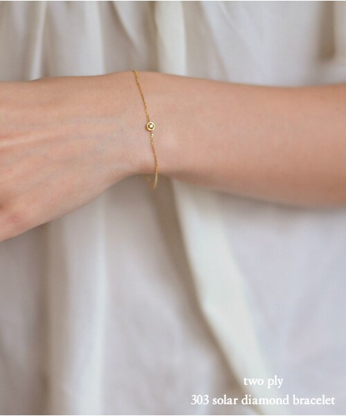 two ply(トゥープライ)の「トゥープライ 303 ソーラー 一粒ダイヤモンド ブレスレット(ブレスレット・レディース・ゴールド・16.5cm)」の2枚目の写真