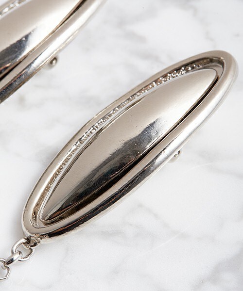 TOGA PULLA（トーガ　プルラ）の「TOGA PULLA メタルピースイヤリング（イヤリング・レディース・シルバー・FREE）」の2枚目の写真