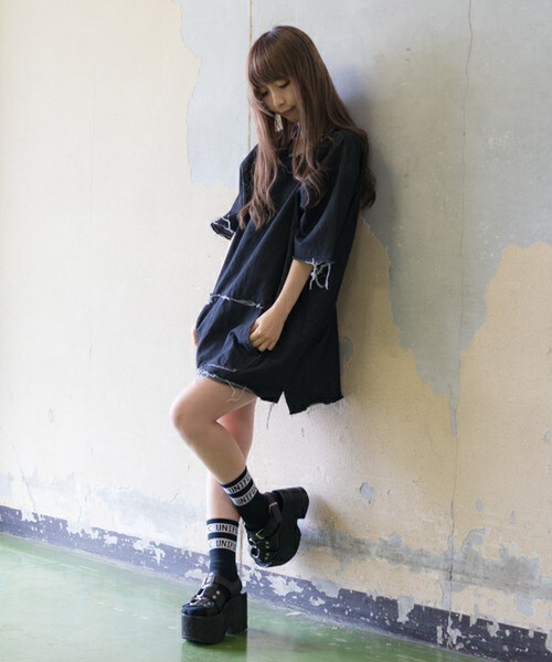 CASPER JOHN AIVER（キャスパージョンアイバー）の「CASPER JOHN AIVER  裾ダメージデニムプルオーバーシャツ（シャツ/ブラウス・メンズ・ブラック系その他/インディゴブルー・FREE）」の10枚目の写真