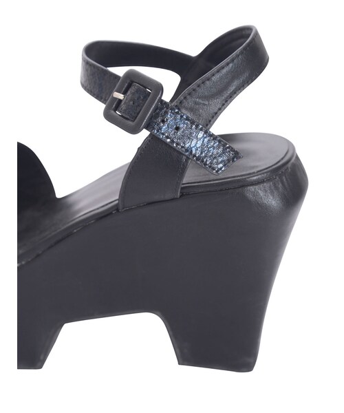 EMODA（エモダ）の「パイソンBULKY SANDALS（シューズ・レディース・ホワイト/ブラック・S/M/L）」の8枚目の写真