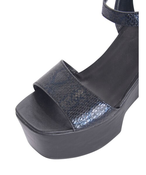 EMODA（エモダ）の「パイソンBULKY SANDALS（シューズ・レディース・ホワイト/ブラック・S/M/L）」の7枚目の写真