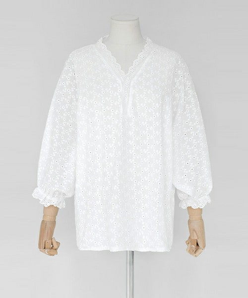 DHOLIC(ディーホリック)の「スカラップヘムアイレットレースブラウス(シャツ/ブラウス・レディース・ホワイトアイボリー・FREE)」の1枚目の写真