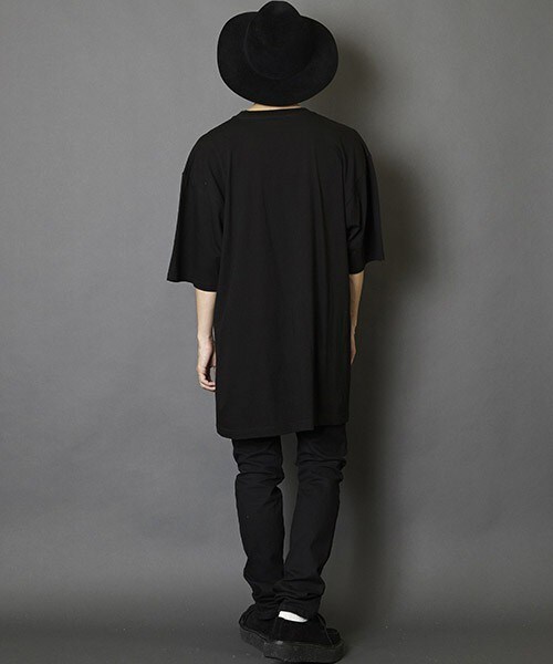 unrelaxing（アンリラクシング）の「ビッグシルエットドロップショルダーバンダナ柄シャツ（Tシャツ/カットソー・メンズ・ホワイト×ブラック/ホワイト×ブルー/ホワイト×ホワイト/ホワイト×レッド/ブラック×ブラック/ブラック×レッド/ブラック×ブルー/ブラック×シルバー・FREE）」の22枚目の写真