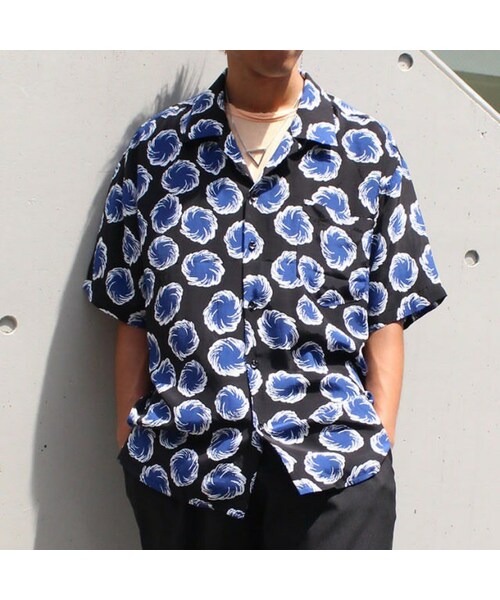 Cuirs(キュイー)の「オリジナル総柄オープンプリントシャツ(Tシャツ/カットソー・メンズ・ヨット柄/丸柄・フリーサイズ)」の2枚目の写真