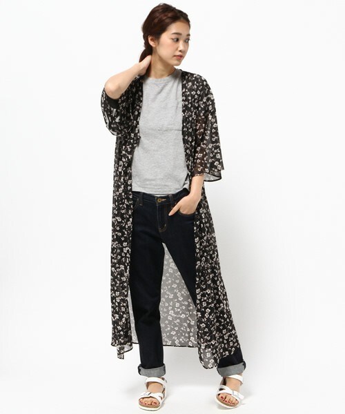 archives（アルシーヴ）の「花柄シフォンガウン（カーディガン/ボレロ・レディース・オフホワイト/ブラック/ネイビー・MEDIUM）」の2枚目の写真