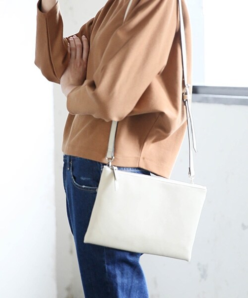 LOWRYS FARM(ローリーズファーム)の「★WEB先行予約アイテム★ミニショルダーBAG(バッグ・オフ/ブラック/シルバー/ピンク/ライトブルー・ナシ)」の1枚目の写真