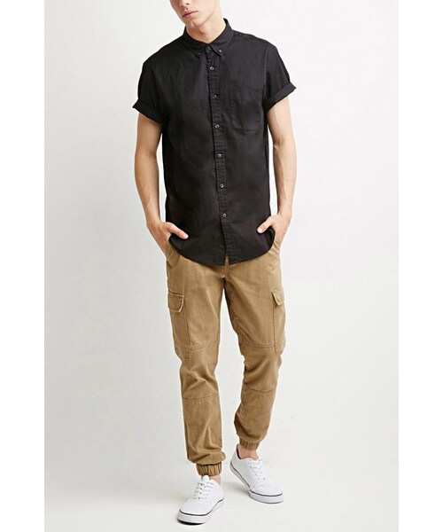 FOREVER 21（フォーエバー トゥエンティーワン）の「[MEN]クラシックショートスリーブシャツ（トップス・メンズ・BLACK/WHITE/CHARCOAL/NAVY/RED/GREY/LIGHT BLUE/MUSTARD・XS/S/M/L/XL）」の5枚目の写真