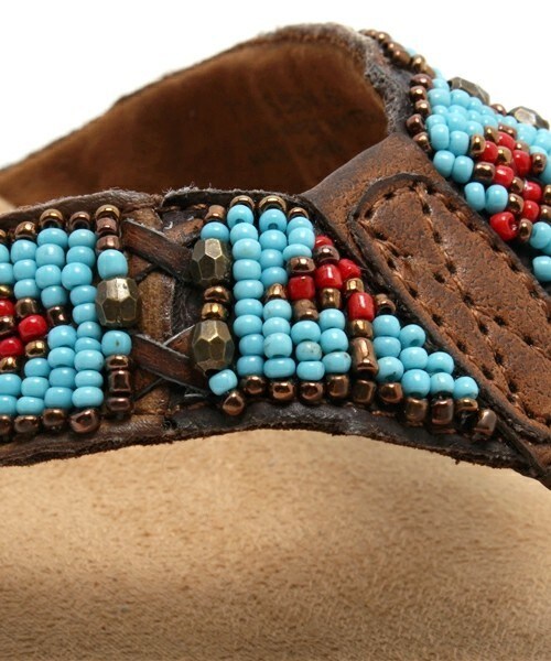 Minnetonka(ミネトンカ)の「【MINNETONKA】ビーズサンダル(サンダル・レディース・ブラウン/ベージュ・SMALL/MEDIUM/LARGE)」の7枚目の写真