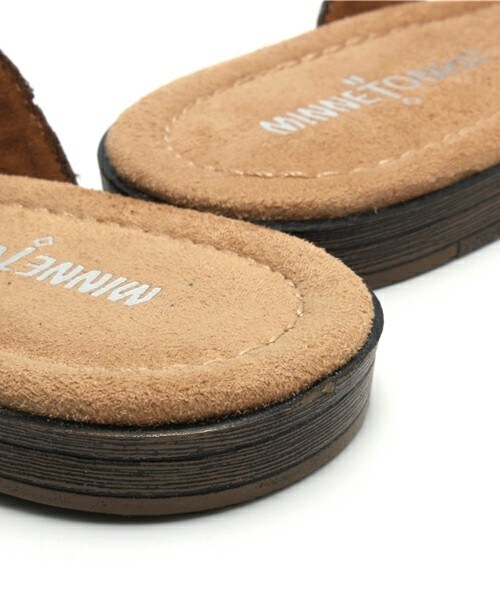 Minnetonka(ミネトンカ)の「【MINNETONKA】ビーズサンダル(サンダル・レディース・ブラウン/ベージュ・SMALL/MEDIUM/LARGE)」の6枚目の写真