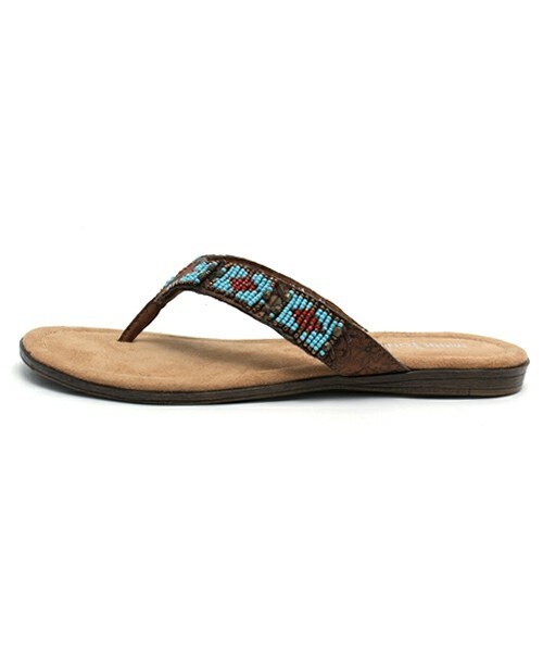 Minnetonka(ミネトンカ)の「【MINNETONKA】ビーズサンダル(サンダル・レディース・ブラウン/ベージュ・SMALL/MEDIUM/LARGE)」の3枚目の写真