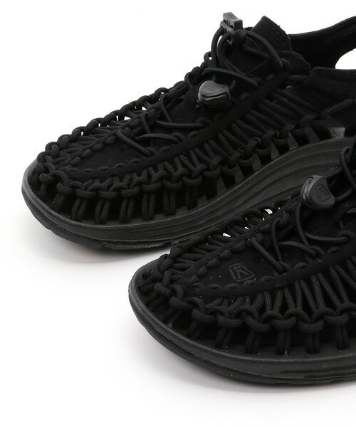 KEEN(キーン)の「ウィメンズ キーン ユニークサンダル モノクローム ブラック KEEN UNEEK W-BLACK/BLACK 1014099(サンダル・レディース・ブラック・23cm/23.5cm/24cm/24.5cm)」の5枚目の写真