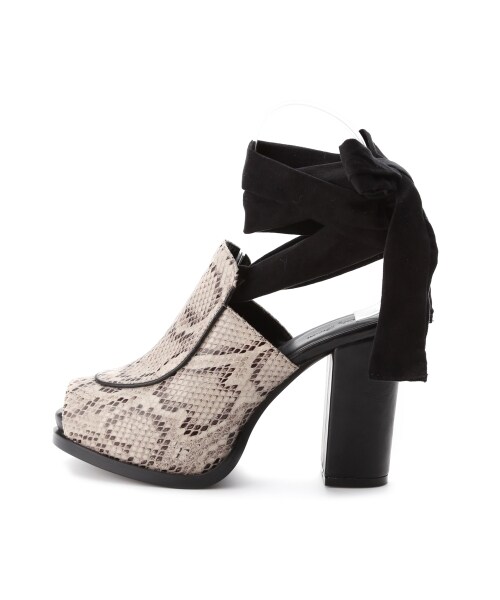 LILY BROWN（リリーブラウン）の「2wayレースアップサボ（サンダル・レディース・CML/BLK/BEG・S/M/L）」の3枚目の写真