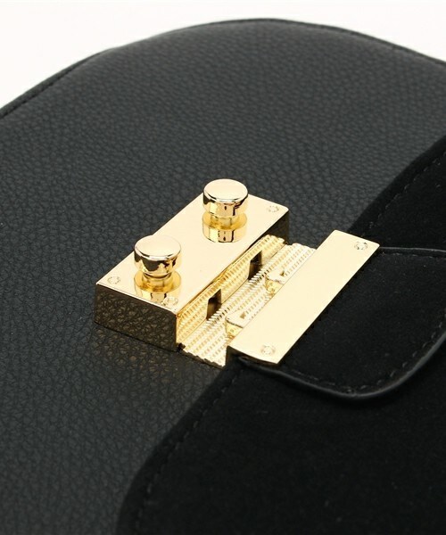 archives（アルシーヴ）の「タッセル付ミニショルダー（ショルダーバッグ・レディース・オフホワイト/ブラック/キャメル/ワイン・MEDIUM）」の8枚目の写真