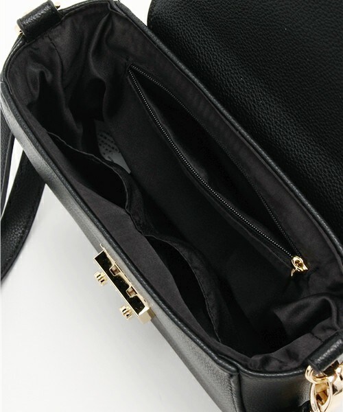 archives（アルシーヴ）の「タッセル付ミニショルダー（ショルダーバッグ・レディース・オフホワイト/ブラック/キャメル/ワイン・MEDIUM）」の9枚目の写真