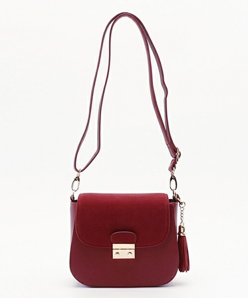 archives（アルシーヴ）の「タッセル付ミニショルダー（ショルダーバッグ・レディース・オフホワイト/ブラック/キャメル/ワイン・MEDIUM）」の4枚目の写真