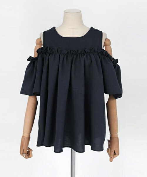 DHOLIC（ディーホリック）の「オープンショルダーフレアブラウス（Tシャツ/カットソー・レディース・ダークネイビー/ブラックグレー/ピンク/ホワイトアイボリー・FREE）」の3枚目の写真