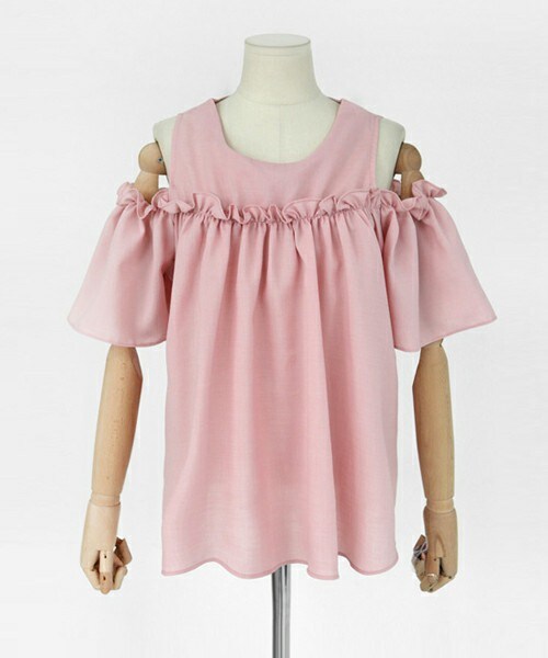 DHOLIC（ディーホリック）の「オープンショルダーフレアブラウス（Tシャツ/カットソー・レディース・ダークネイビー/ブラックグレー/ピンク/ホワイトアイボリー・FREE）」の4枚目の写真