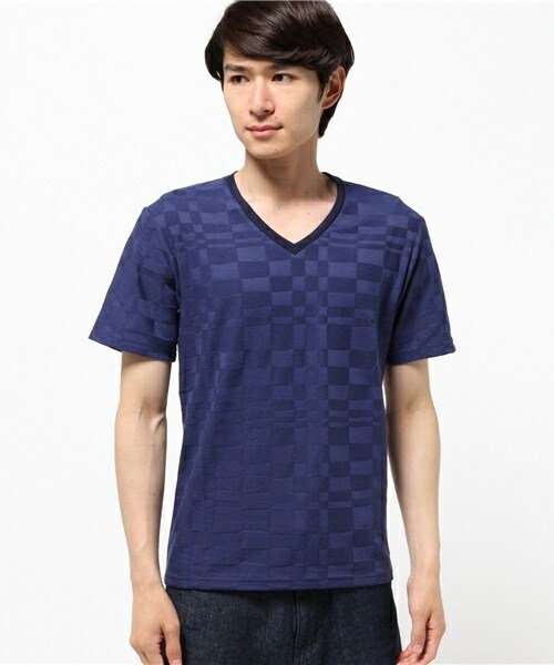 MEN'S BIGI（メンズビギ）の「ブロックリンクス柄Vネック半袖Ｔ/JAPAN MADE（日本製）（Tシャツ/カットソー・メンズ・ホワイト/ブルー/ネイビー/ピンク・S/M/L）」の4枚目の写真