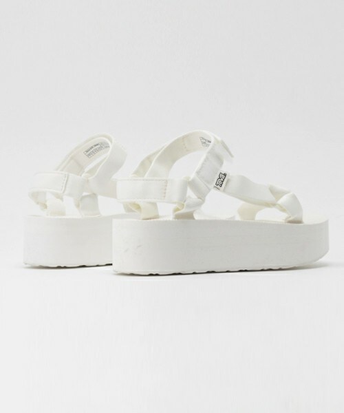 Teva（テバ）の「ウィメンズ テバ フラットフォーム 厚底サンダル Teva FLATFORM UNIVERSAL 1008844（サンダル・レディース・ホワイト・23cm/24cm/25cm）」の4枚目の写真