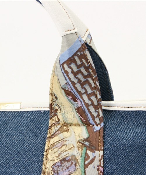 Bou Jeloud（ブージュルード）の「デニム×スカーフ トートバッグ(小)（トートバッグ・レディース・オフホワイト/ブルー・ONE SIZE）」の5枚目の写真