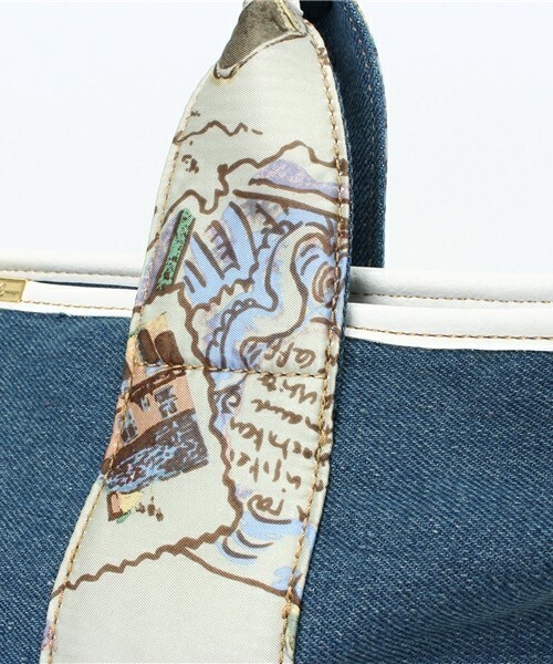 Bou Jeloud(ブージュルード)の「デニム×スカーフ大トートバッグ(トートバッグ・レディース・オフホワイト/ブルー・FREE)」の6枚目の写真
